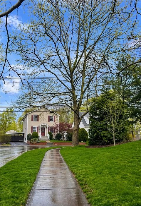 215 Bourne Avenue East Providence RI 02916