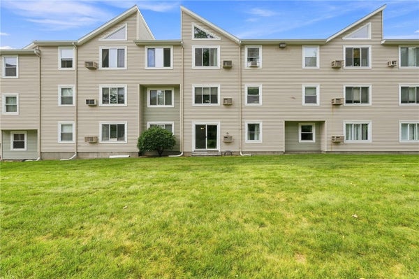 200 WOODLAWN AVE APT 111, NORTH PROVIDENCE, RI 02904 - Image b068b040bc1d35ea0f31ec7d939a3c4b/54582810
