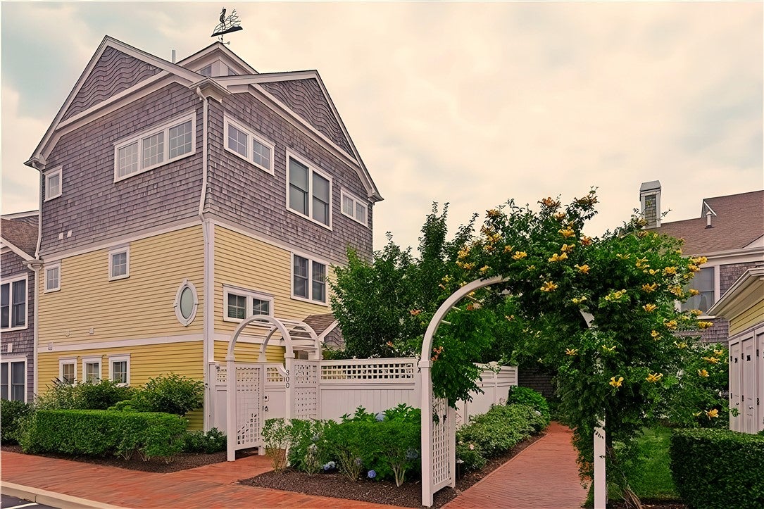 20 Narragansett Avenue 300