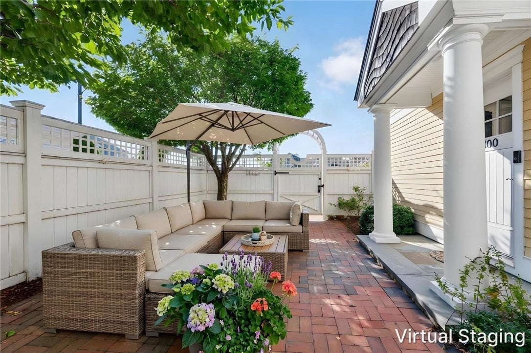 20 Narragansett Avenue 300