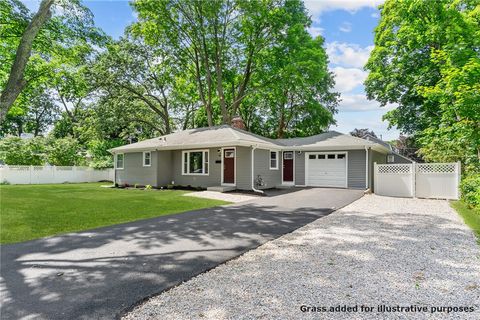 89 Naushon Avenue Warwick RI 02888