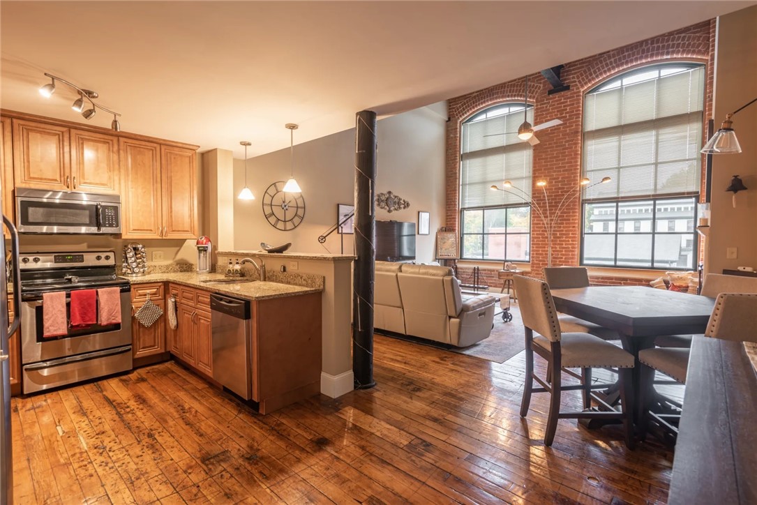 618 MAIN Street 03-323