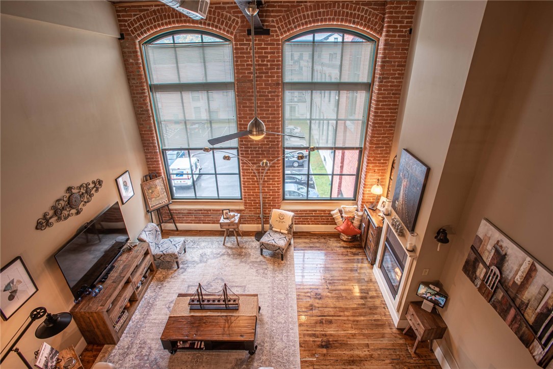 618 MAIN Street 03-323