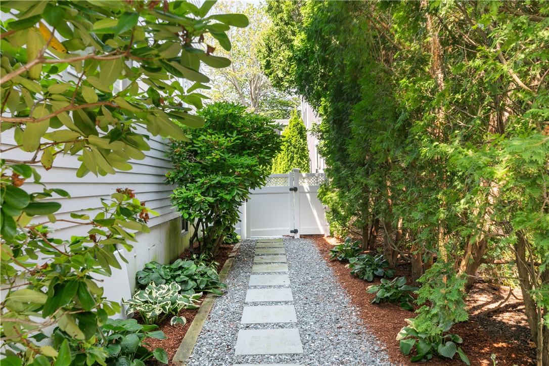 Newport, Rhode Island 02840, United States, 4 Bedrooms Bedrooms, ,2 BathroomsBathrooms,Residential,Active,207548