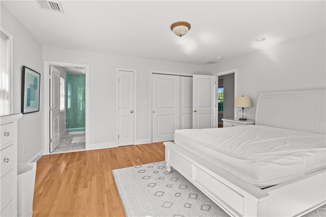 Newport, Rhode Island 02840, United States, 4 Bedrooms Bedrooms, ,2 BathroomsBathrooms,Residential,Active,207548