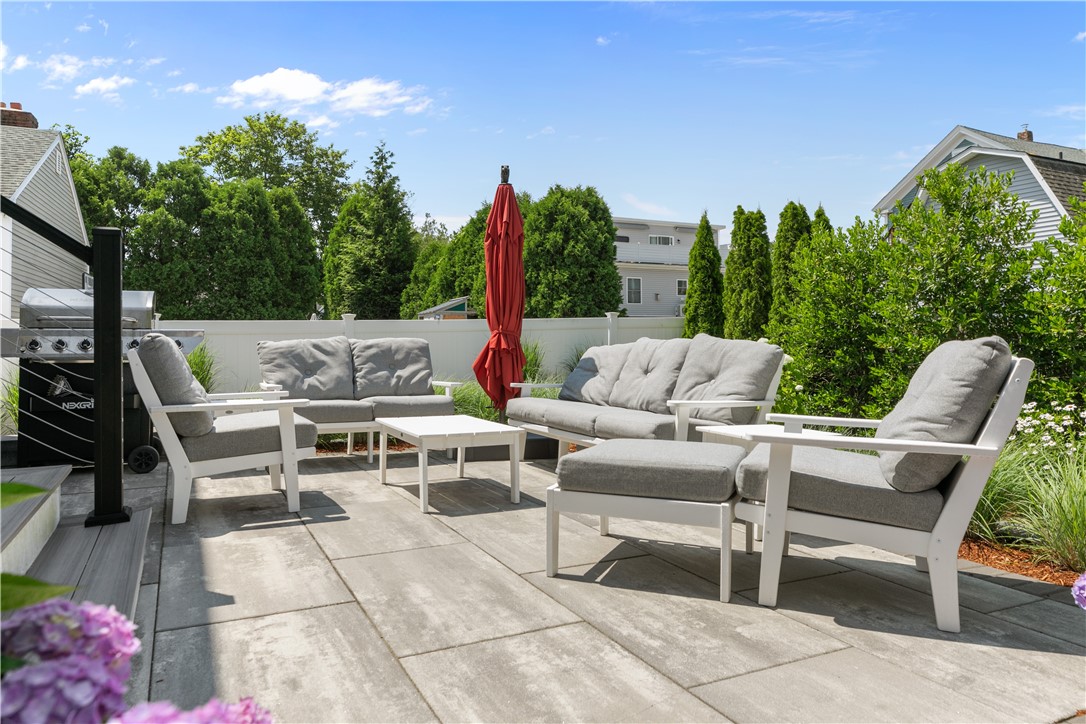 Newport, Rhode Island 02840, United States, 4 Bedrooms Bedrooms, ,2 BathroomsBathrooms,Residential,Active,207548