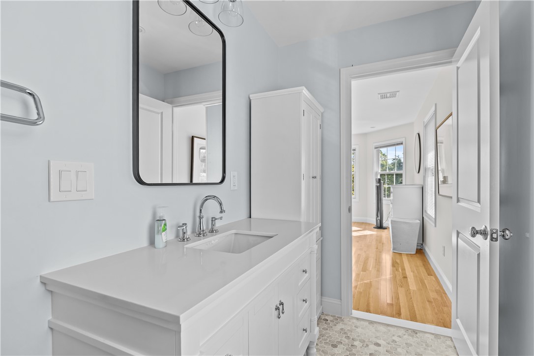 Newport, Rhode Island 02840, United States, 4 Bedrooms Bedrooms, ,2 BathroomsBathrooms,Residential,Active,207548