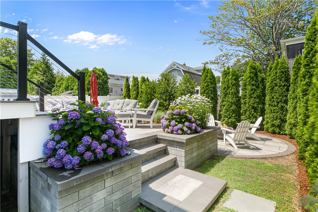 Newport, Rhode Island 02840, United States, 4 Bedrooms Bedrooms, ,2 BathroomsBathrooms,Residential,Active,207548