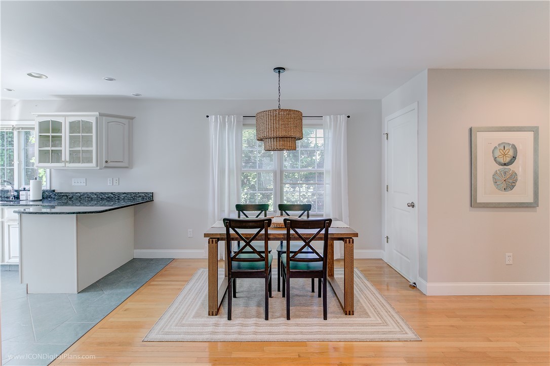 Newport, Rhode Island 02840, United States, 4 Bedrooms Bedrooms, ,2 BathroomsBathrooms,Residential,Active,207548