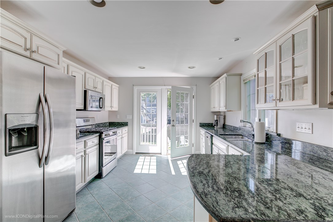 Newport, Rhode Island 02840, United States, 4 Bedrooms Bedrooms, ,2 BathroomsBathrooms,Residential,Active,207548