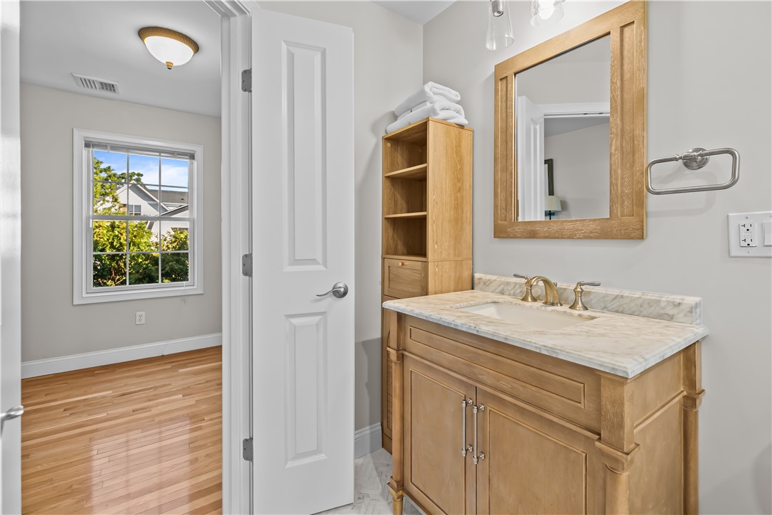 Newport, Rhode Island 02840, United States, 4 Bedrooms Bedrooms, ,2 BathroomsBathrooms,Residential,Active,207548