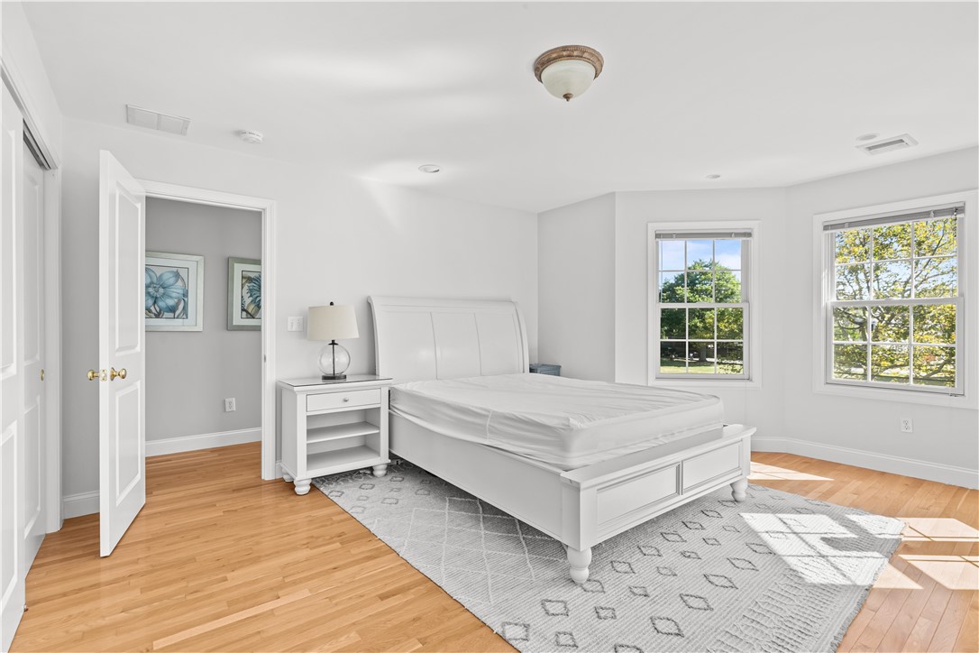 Newport, Rhode Island 02840, United States, 4 Bedrooms Bedrooms, ,2 BathroomsBathrooms,Residential,Active,207548