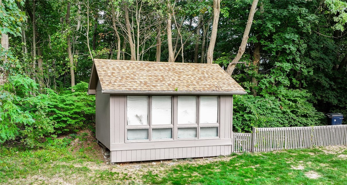 22 GROVE AVENUE Avenue