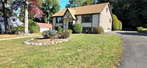 22 GROVE AVENUE Avenue North Providence RI 02911