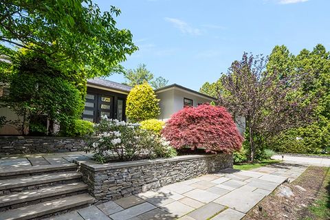 20 Woodland Terrace Providence RI 02906