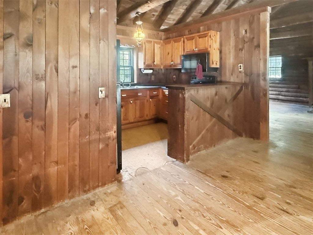 369 Cooper Hill Road