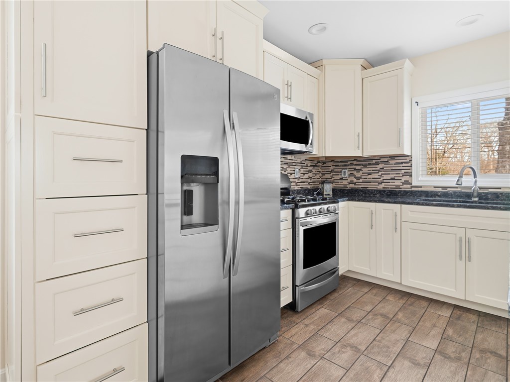 64 Brookdale Boulevard