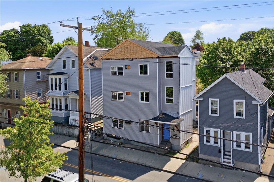 884 Douglas Avenue