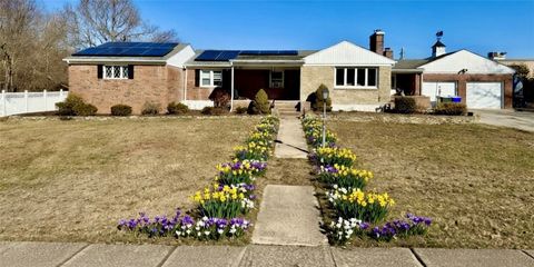 33 Whipple Avenue Westerly RI 02891