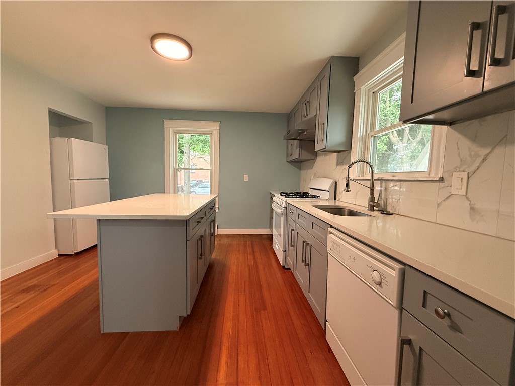 215 Rochambeau Avenue