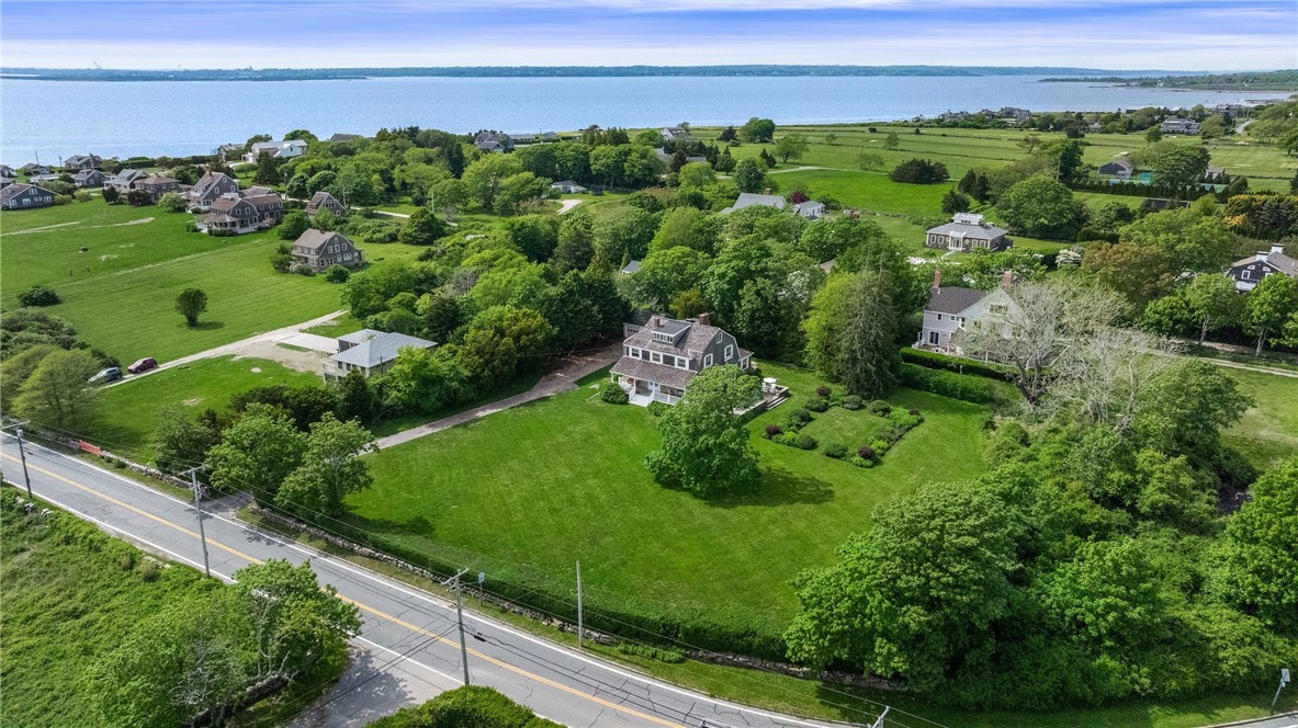 125 126 Sakonnet Point Road