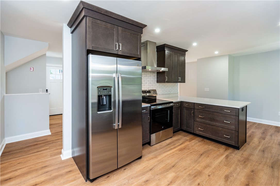 Warwick, Rhode Island 02886, United States, 3 Bedrooms Bedrooms, ,2 BathroomsBathrooms,Residential,Active,211345