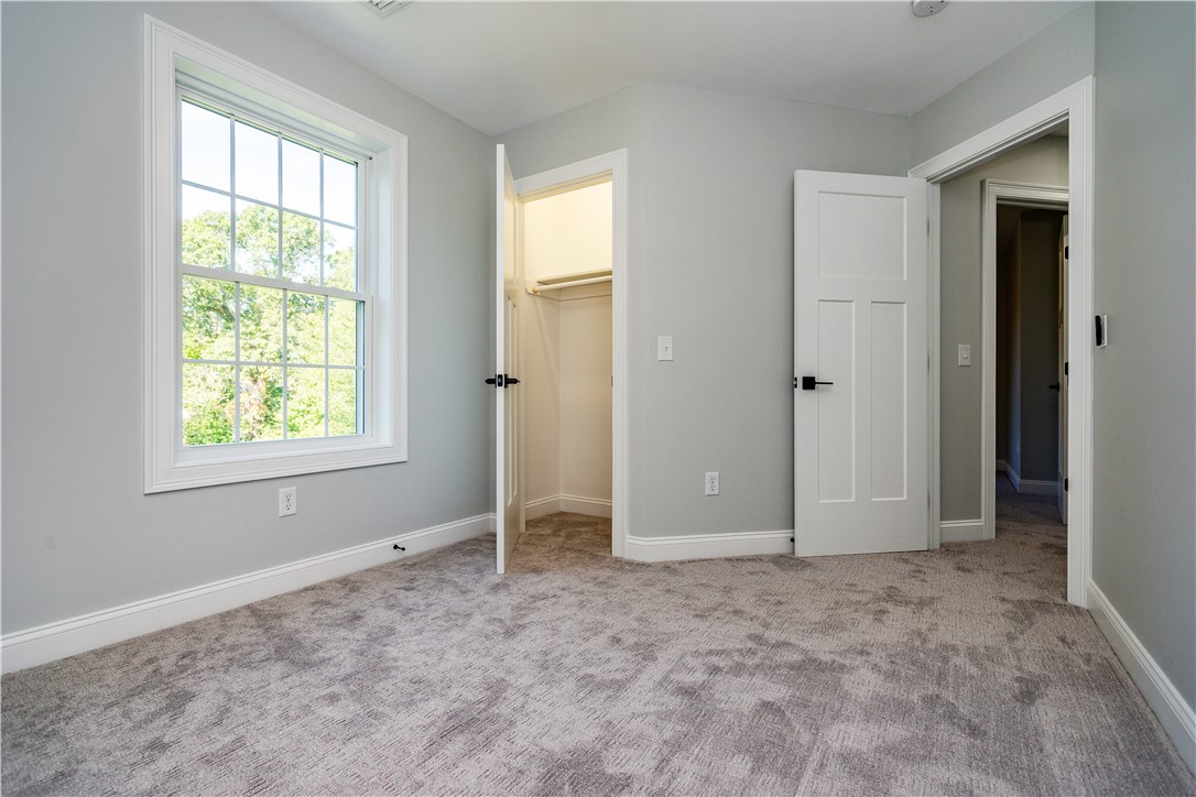 Warwick, Rhode Island 02886, United States, 3 Bedrooms Bedrooms, ,2 BathroomsBathrooms,Residential,Active,211345