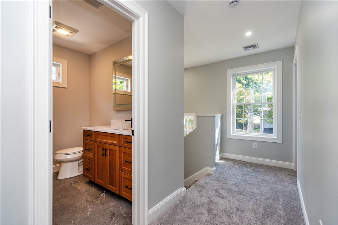 Warwick, Rhode Island 02886, United States, 3 Bedrooms Bedrooms, ,2 BathroomsBathrooms,Residential,Active,211345