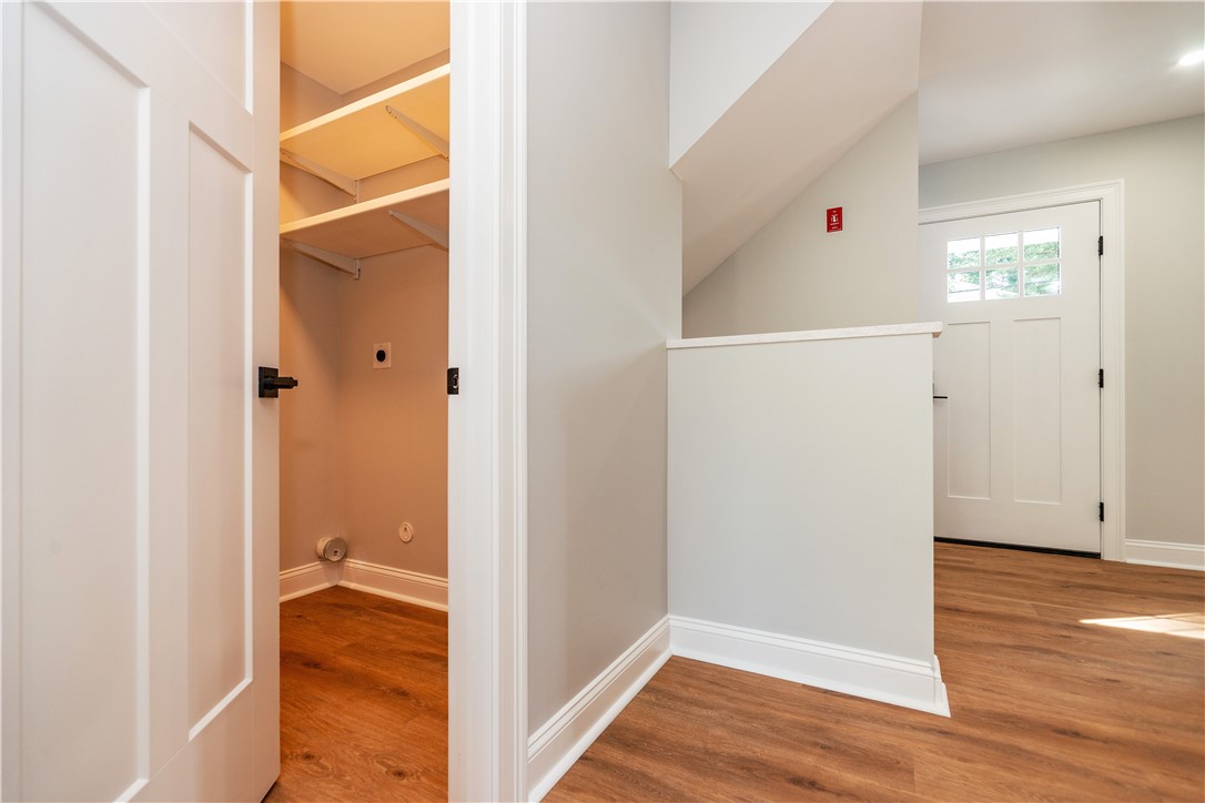 Warwick, Rhode Island 02886, United States, 3 Bedrooms Bedrooms, ,2 BathroomsBathrooms,Residential,Active,211345