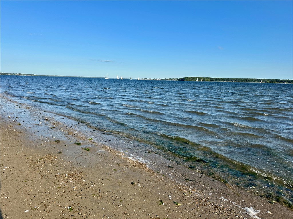 Warwick, Rhode Island 02886, United States, 3 Bedrooms Bedrooms, ,2 BathroomsBathrooms,Residential,Active,211345