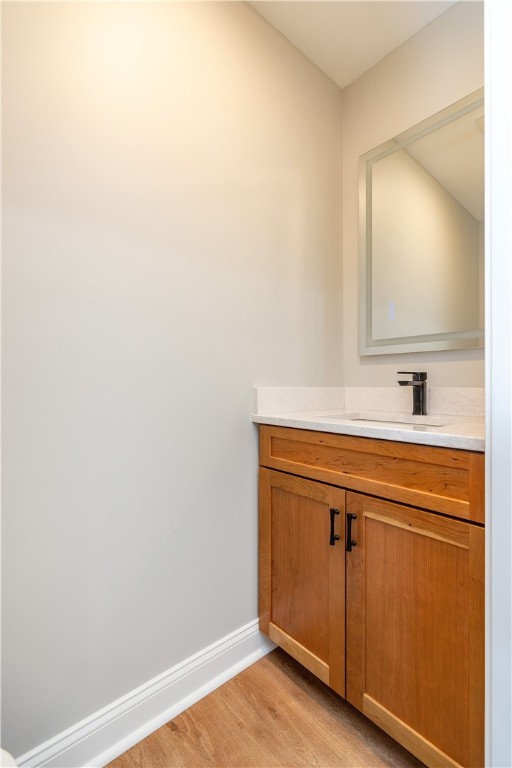 Warwick, Rhode Island 02886, United States, 3 Bedrooms Bedrooms, ,2 BathroomsBathrooms,Residential,Active,211345