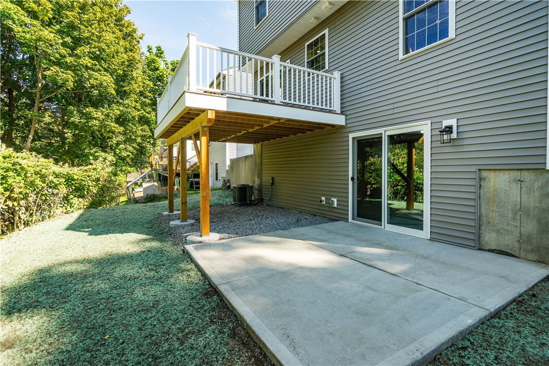 Warwick, Rhode Island 02886, United States, 3 Bedrooms Bedrooms, ,2 BathroomsBathrooms,Residential,Active,211345