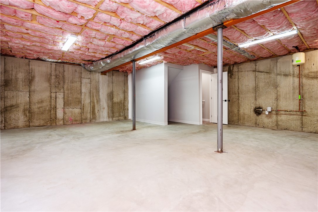 Warwick, Rhode Island 02886, United States, 3 Bedrooms Bedrooms, ,2 BathroomsBathrooms,Residential,Active,211345