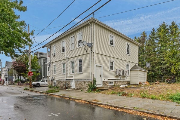 114 PENN ST, PROVIDENCE, RI 02909 - Image b807eb53b9c8e3fef52c2b4852dd0695/4211762175