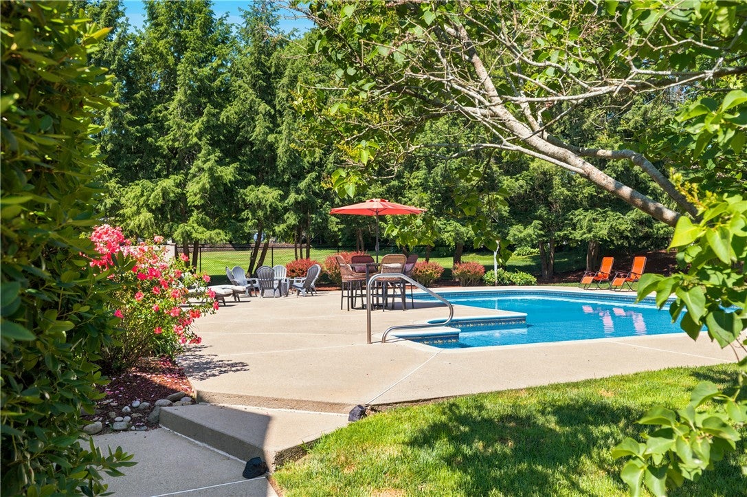 4 Fieldside Drive