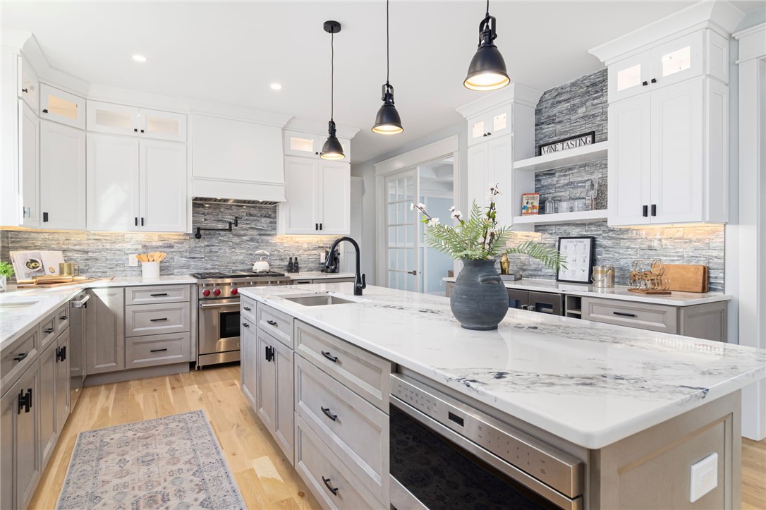 East Greenwich, Rhode Island, 02818, United States, 5 Bedrooms Bedrooms, ,4 BathroomsBathrooms,Residential,Active,2034280