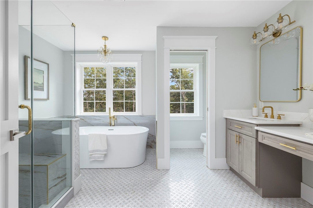 East Greenwich, Rhode Island, 02818, United States, 5 Bedrooms Bedrooms, ,4 BathroomsBathrooms,Residential,Active,2034280