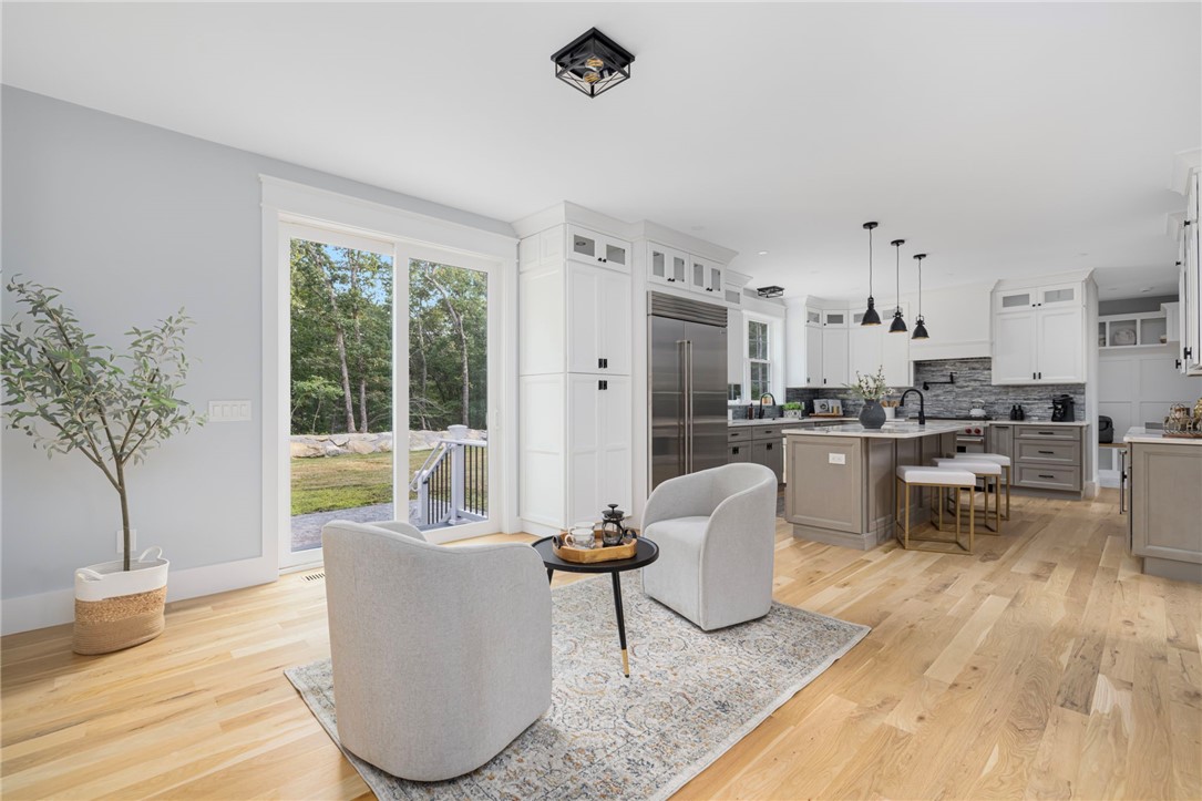 East Greenwich, Rhode Island, 02818, United States, 5 Bedrooms Bedrooms, ,4 BathroomsBathrooms,Residential,Active,2034280