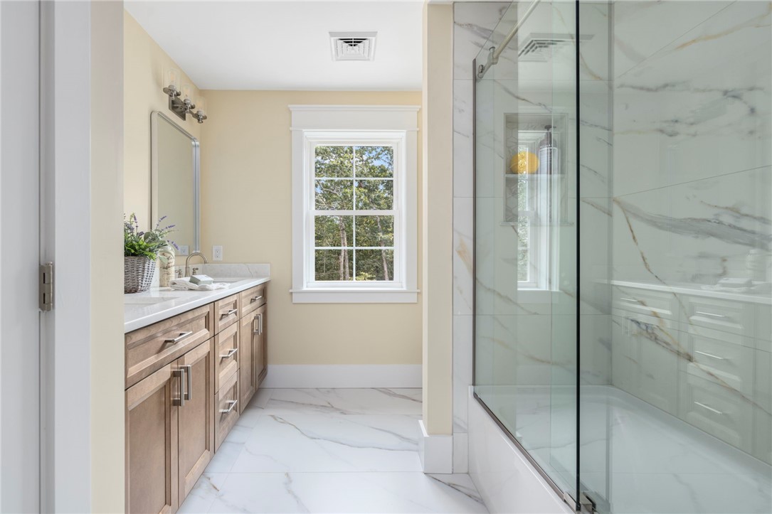 East Greenwich, Rhode Island, 02818, United States, 5 Bedrooms Bedrooms, ,4 BathroomsBathrooms,Residential,Active,2034280