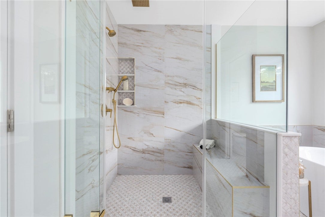 East Greenwich, Rhode Island, 02818, United States, 5 Bedrooms Bedrooms, ,4 BathroomsBathrooms,Residential,Active,2034280