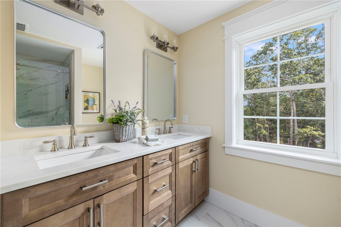 East Greenwich, Rhode Island, 02818, United States, 5 Bedrooms Bedrooms, ,4 BathroomsBathrooms,Residential,Active,2034280