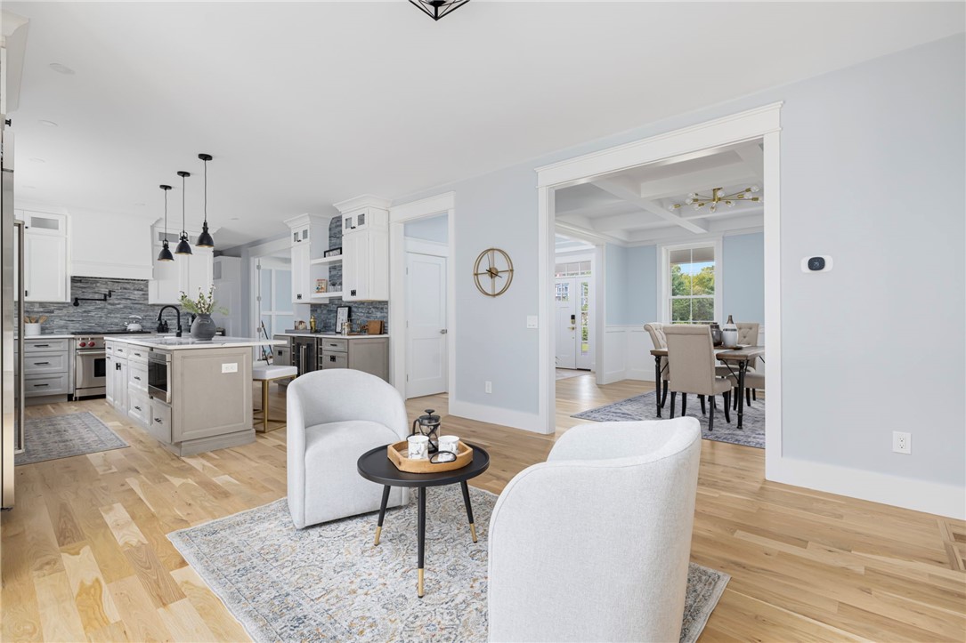 East Greenwich, Rhode Island, 02818, United States, 5 Bedrooms Bedrooms, ,4 BathroomsBathrooms,Residential,Active,2034280