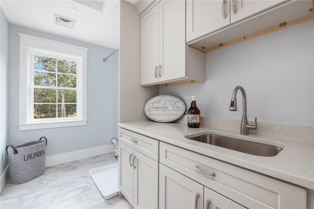 East Greenwich, Rhode Island, 02818, United States, 5 Bedrooms Bedrooms, ,4 BathroomsBathrooms,Residential,Active,2034280