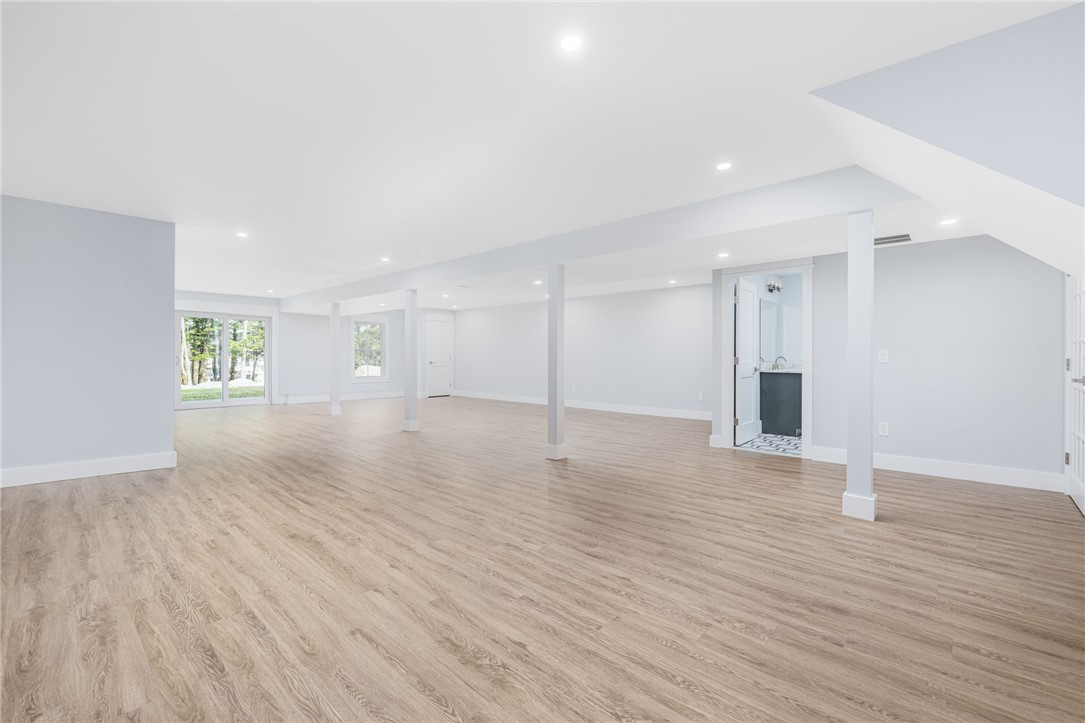 East Greenwich, Rhode Island, 02818, United States, 5 Bedrooms Bedrooms, ,4 BathroomsBathrooms,Residential,Active,2034280