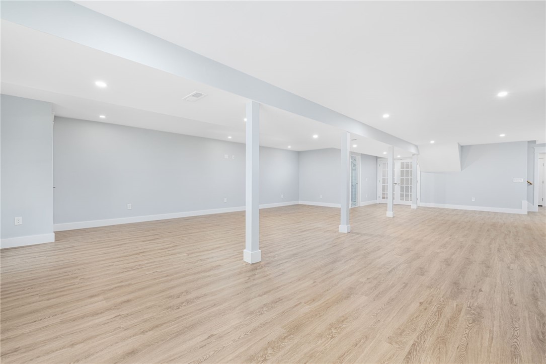 East Greenwich, Rhode Island, 02818, United States, 5 Bedrooms Bedrooms, ,4 BathroomsBathrooms,Residential,Active,2034280