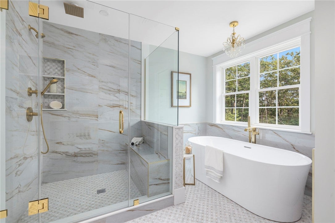East Greenwich, Rhode Island, 02818, United States, 5 Bedrooms Bedrooms, ,4 BathroomsBathrooms,Residential,Active,2034280