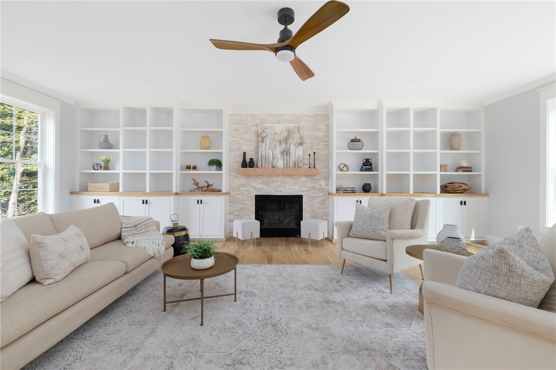 East Greenwich, Rhode Island, 02818, United States, 5 Bedrooms Bedrooms, ,4 BathroomsBathrooms,Residential,Active,2034280