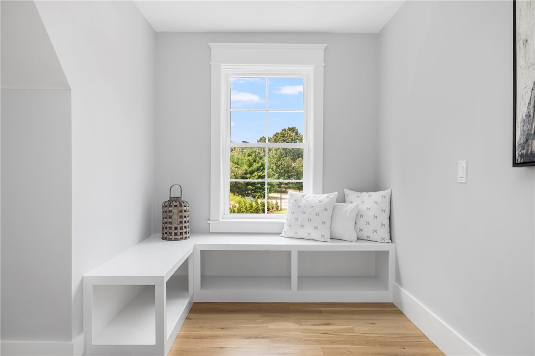 East Greenwich, Rhode Island, 02818, United States, 5 Bedrooms Bedrooms, ,4 BathroomsBathrooms,Residential,Active,2034280