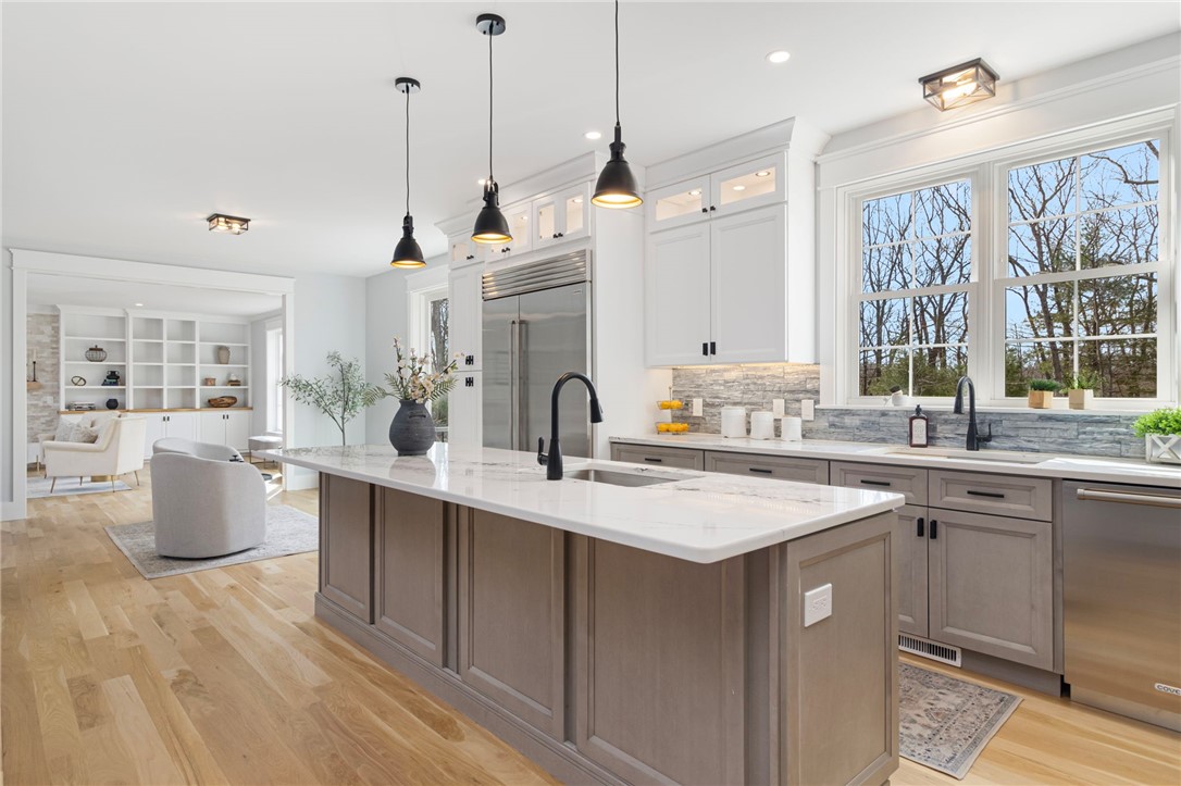 East Greenwich, Rhode Island, 02818, United States, 5 Bedrooms Bedrooms, ,4 BathroomsBathrooms,Residential,Active,2034280