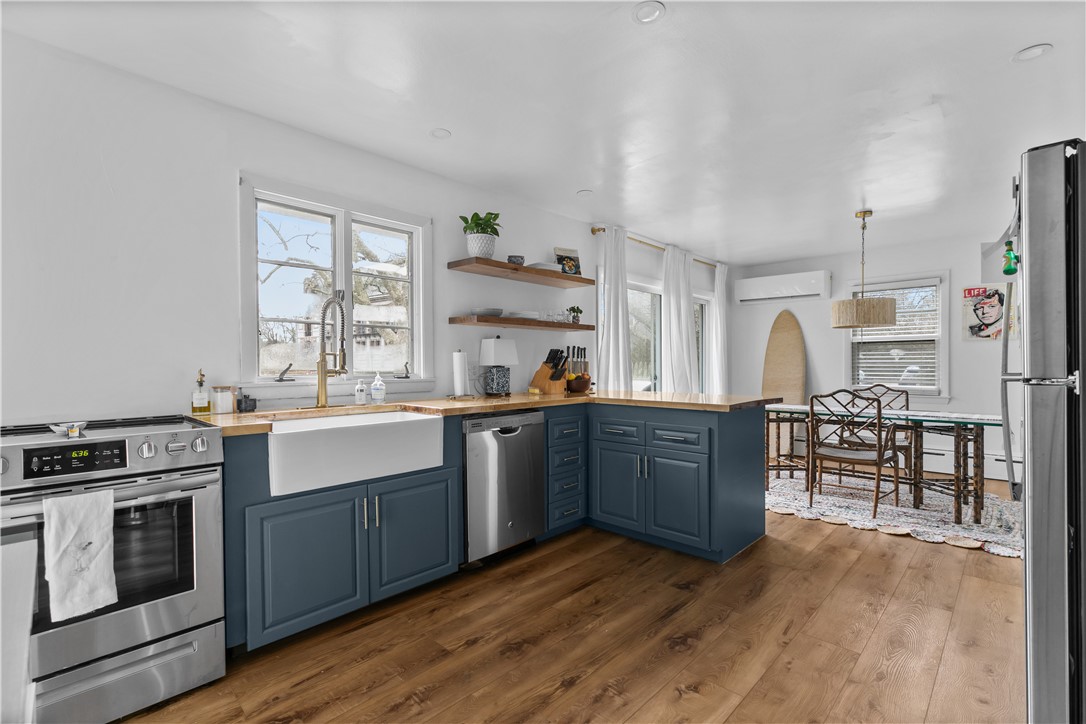 Newport, Rhode Island 02840, United States, 3 Bedrooms Bedrooms, ,2 BathroomsBathrooms,Residential,Active,99479